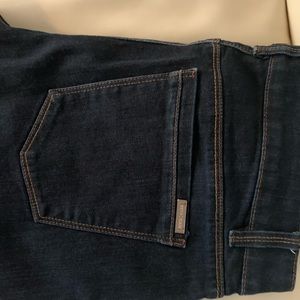 White House Black market dark rinse denim jeans size 8R. Flattering for all.